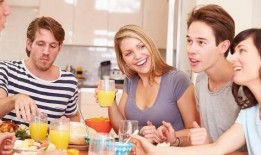 娱乐吃瓜菌8个陌生人,八位神秘嘉宾的跨界狂欢之夜