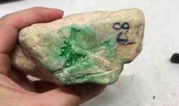 翡翠原石爆料视频,视频爆料背后的珍稀宝石故事