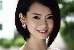 娱乐吃瓜猫戚薇,娱乐吃瓜猫的时尚生活与演艺事业